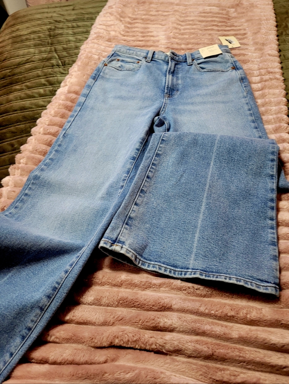NWT Size 8 Universal Thread Light Blue Women's 70's Flare-Leg Jeans.